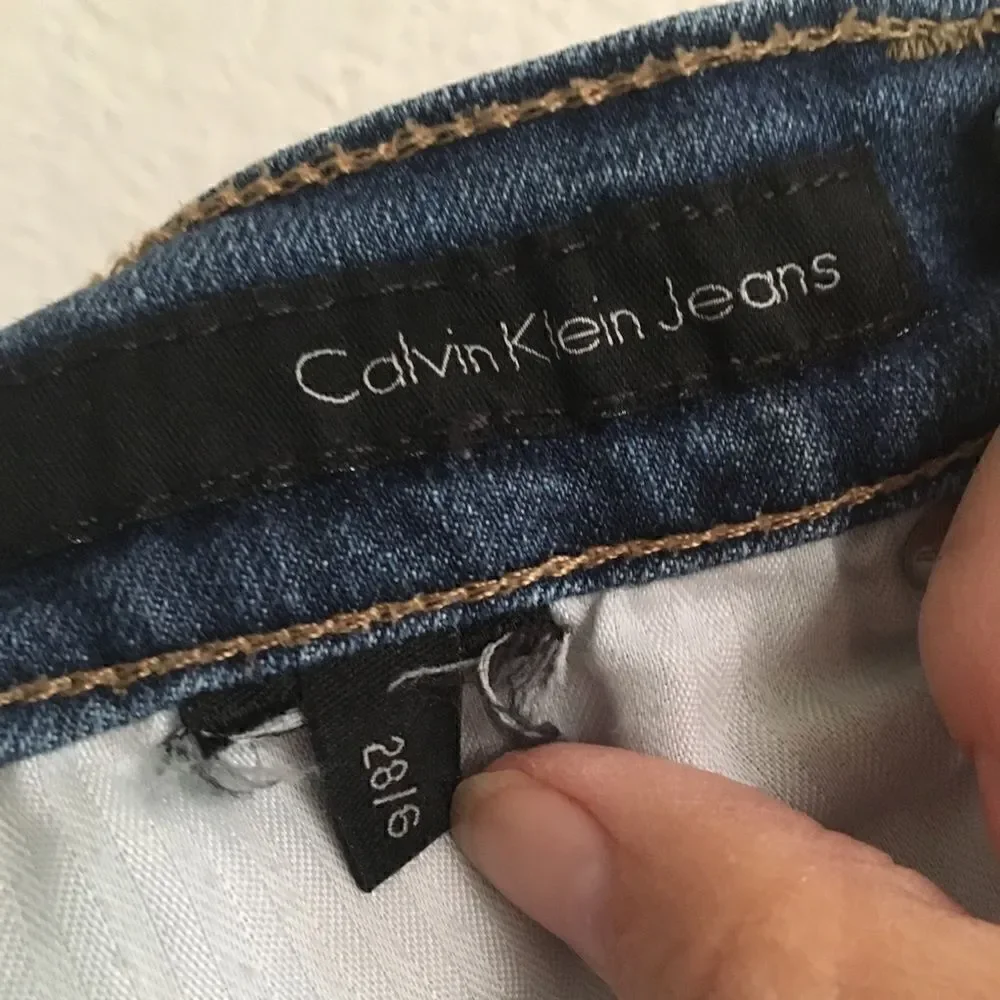 ‎Calvin Klein cropped cuffed jeans 28